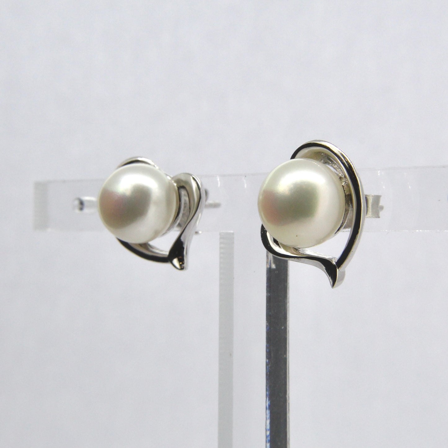 Silver & Fresh Water Pearl Heart Stud Earrings