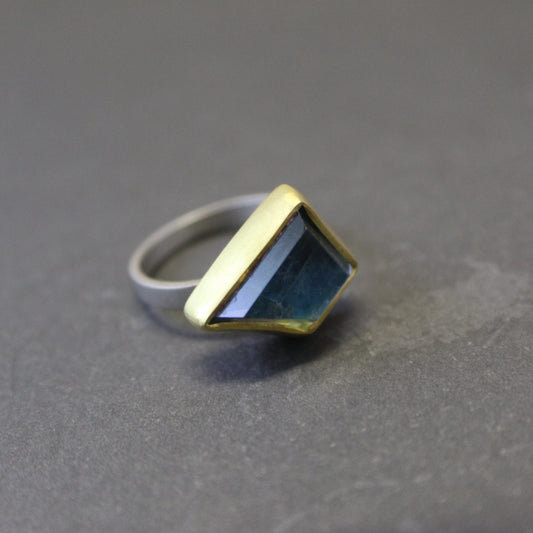 Angular Apatite Ring