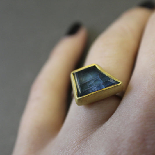 Angular Apatite Ring