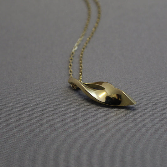 Gold Twist Pendant