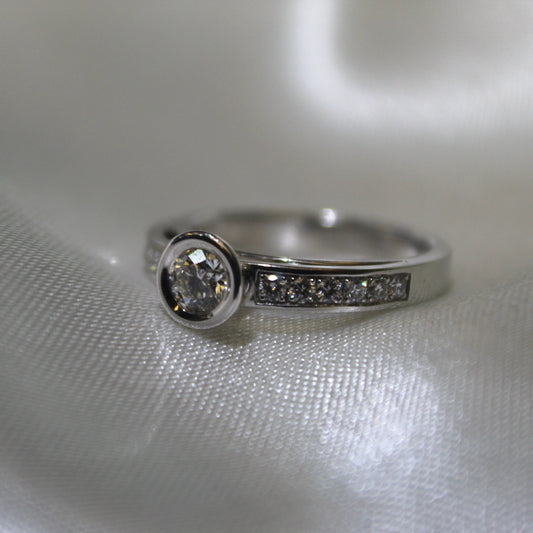 Pavé Set 18ct White Gold Ring