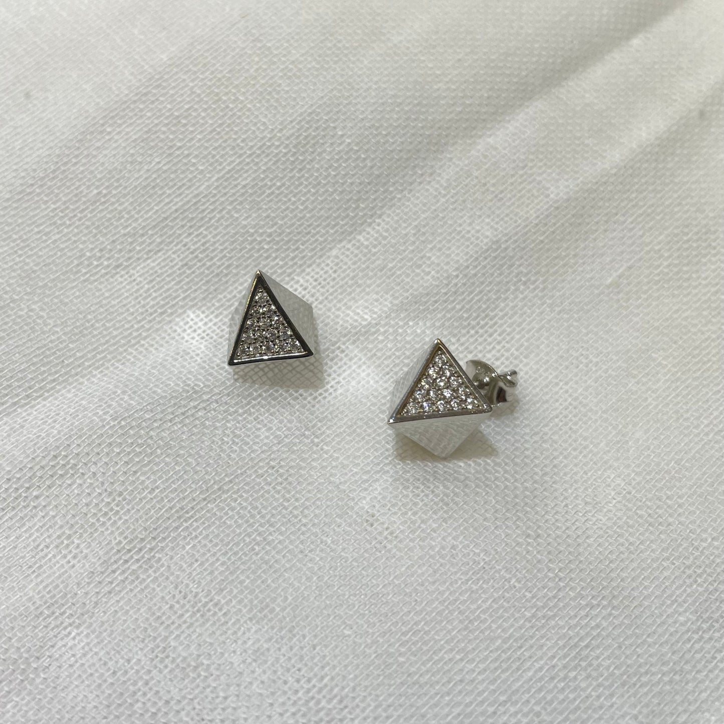 Pyramid Studs