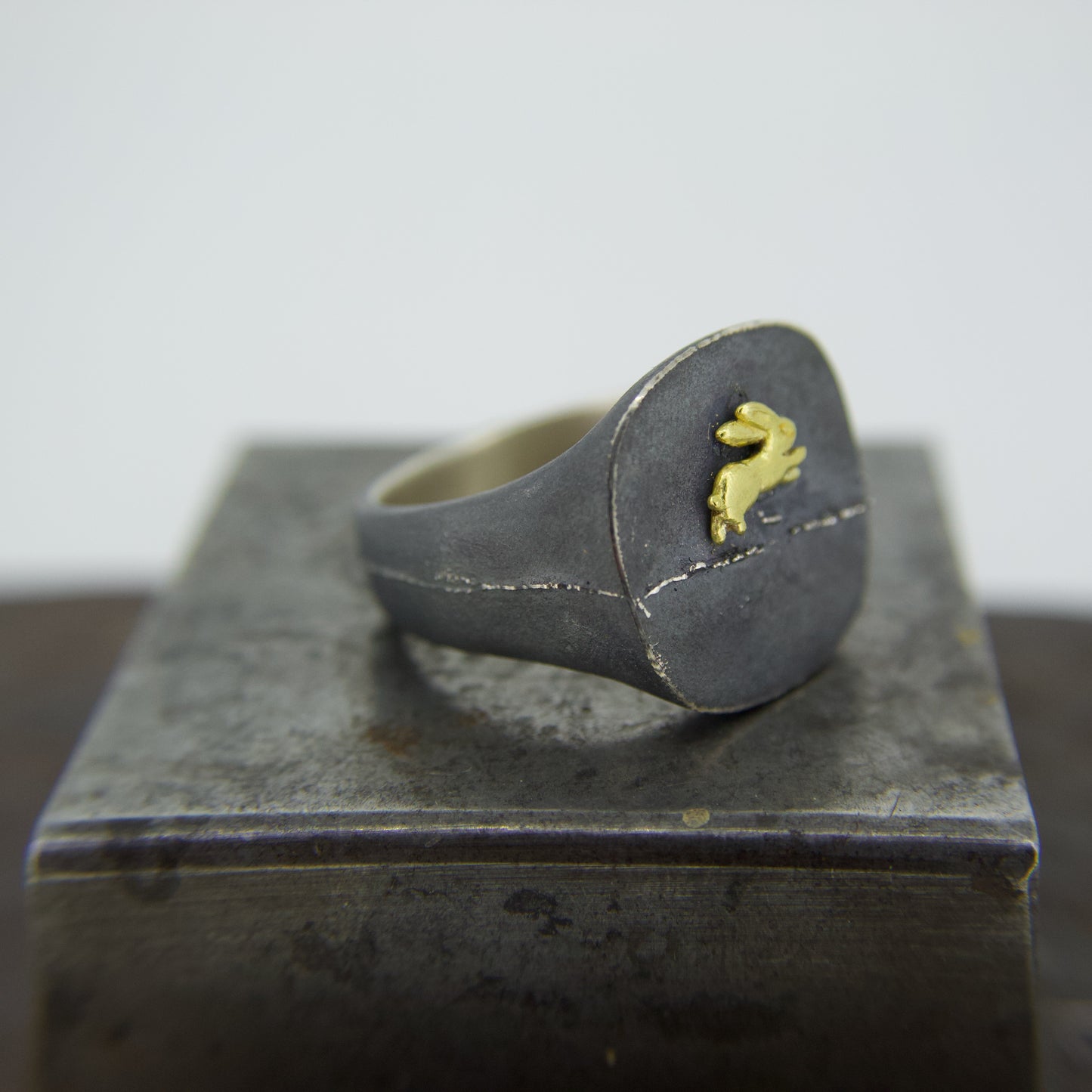 'Sandguss Hase' - Sandcast Rabbit Signet Ring