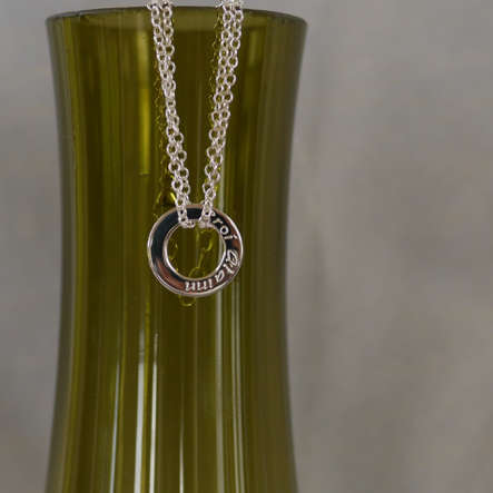 Cro lainn Single Pendant Thomas Goldsmiths