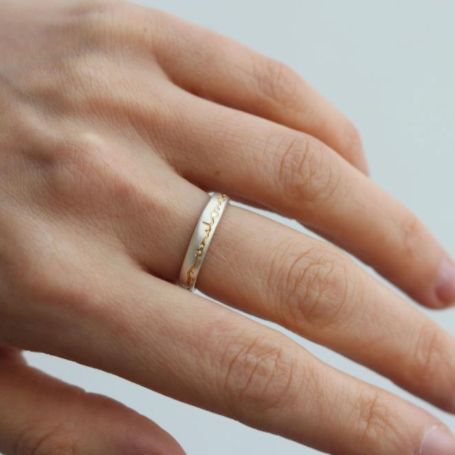 Narrow 'on and on' Silver Etched Ring