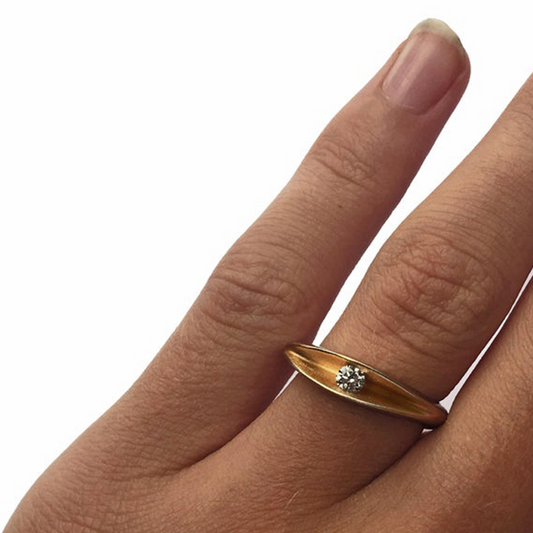 Single Diamond Shell Ring