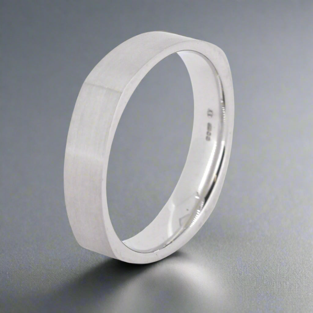 18ct White Gold Squared Band