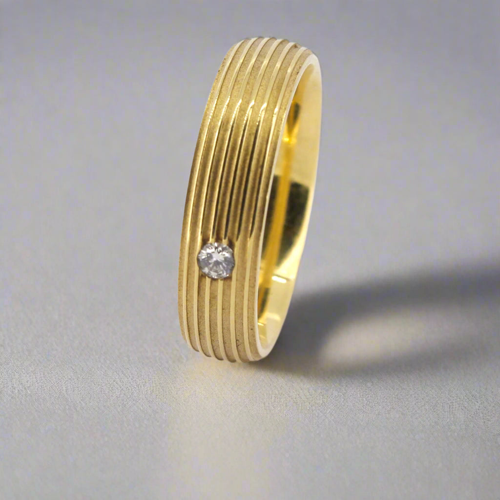 18ct Yellow Gold Diamond Ring