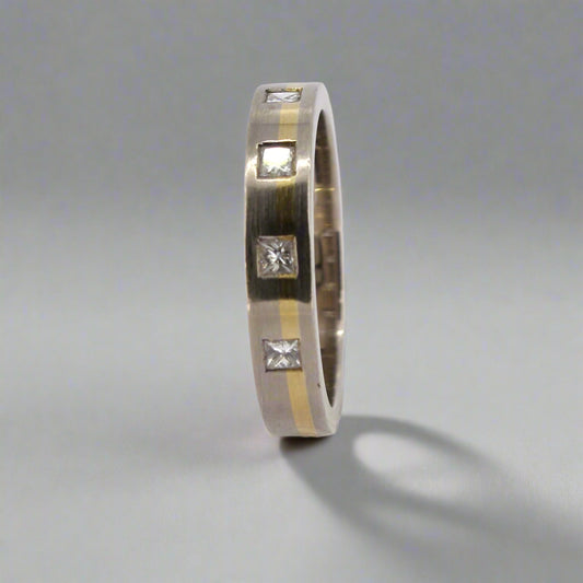 18ct Mixed Gold and Diamond Ring